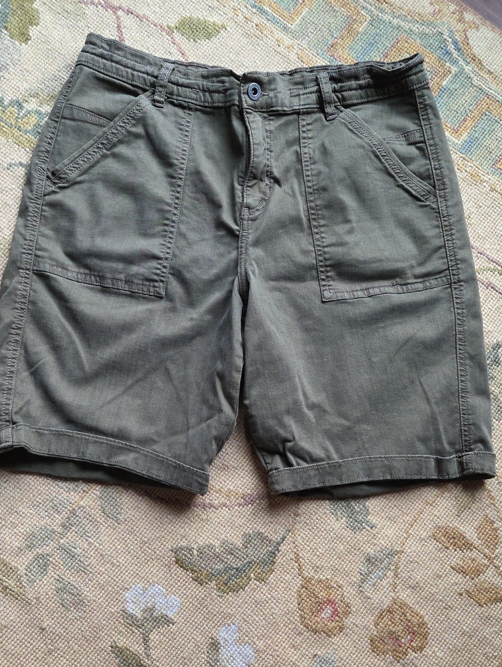 Casual Olive Green Cotton Blend Shorts